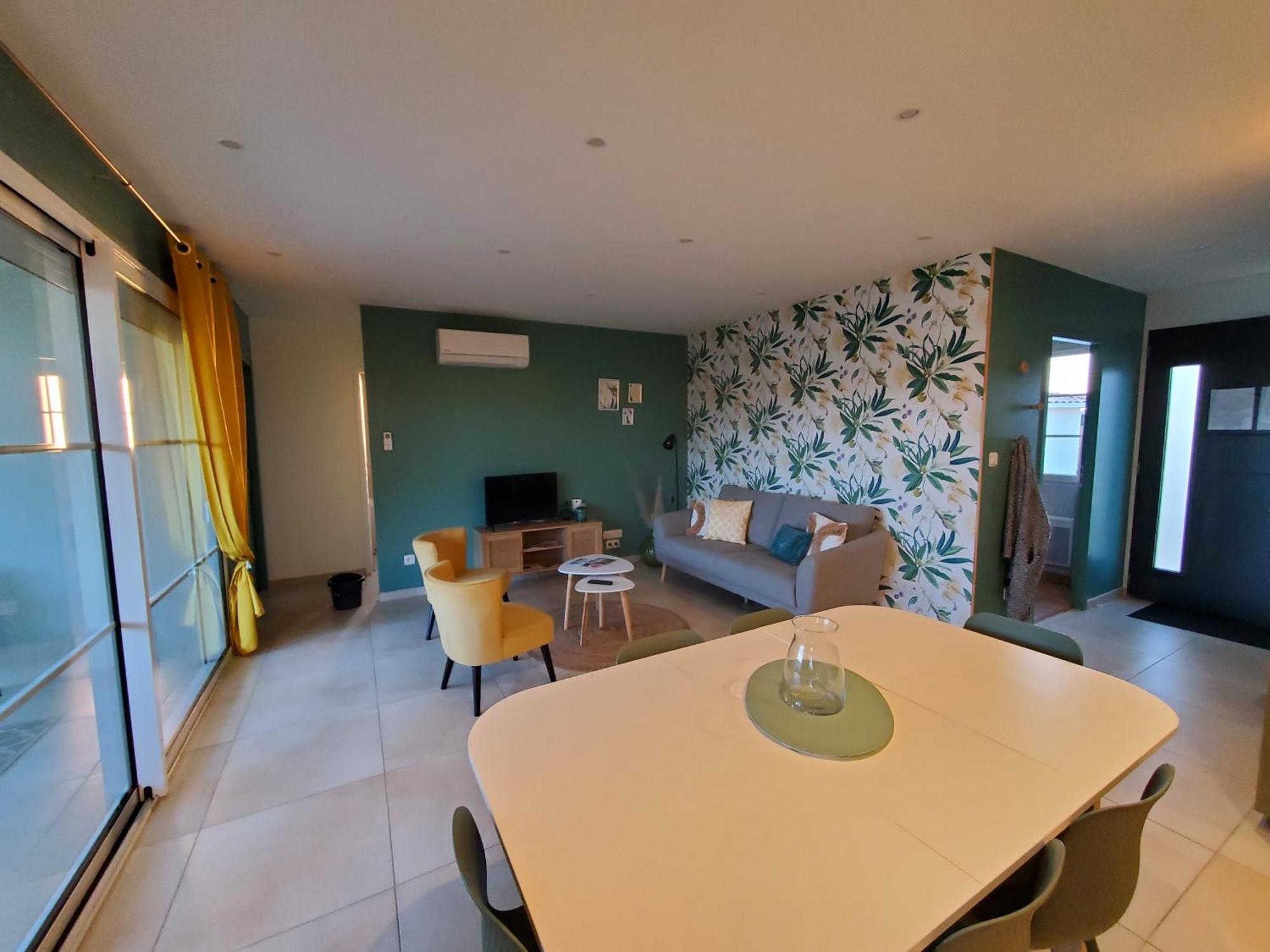 Rose, Sejour Detente Et Bien Etre En Famille Avec Jacuzzi * Fontenay-le-Comte